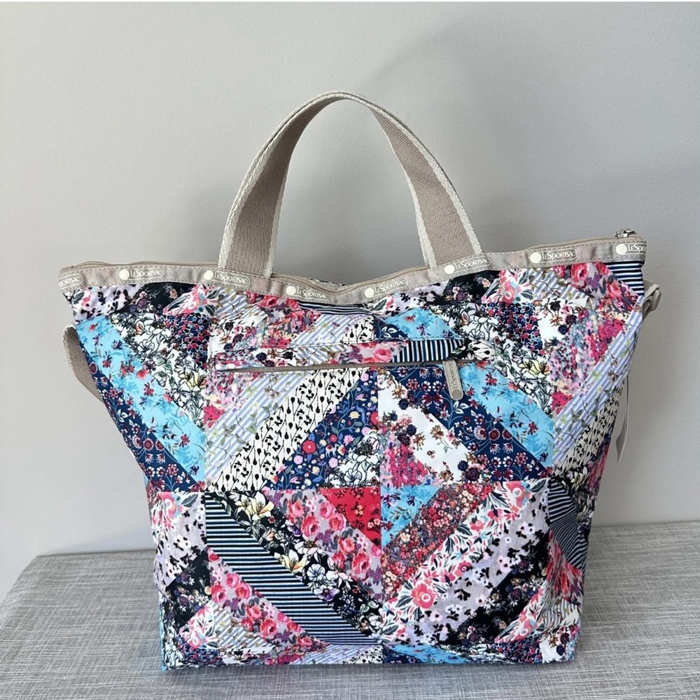 Lesportsac Floral Patchwork Quilt Easy Carry Tote NWT - Picture 2 of 7